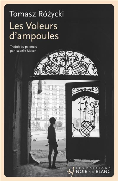 Tomasz Różycki, Les Voleurs d’ampoules, trad. Isabelle Macor, éd. Noir sur Blanc.