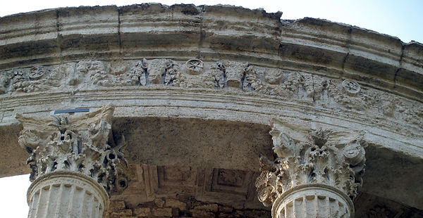 Templo_de_Vesta_Tivoli column corinthian