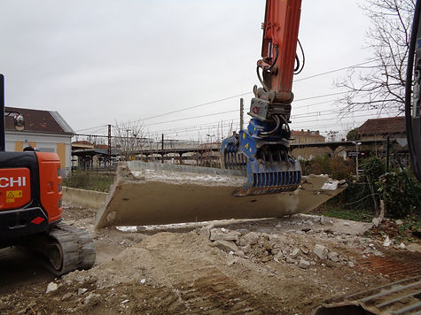 ©BARRET_CHANTIERS_GANATHAINS_Villefranche_sur_saône_démolition_gare (11).JPG
