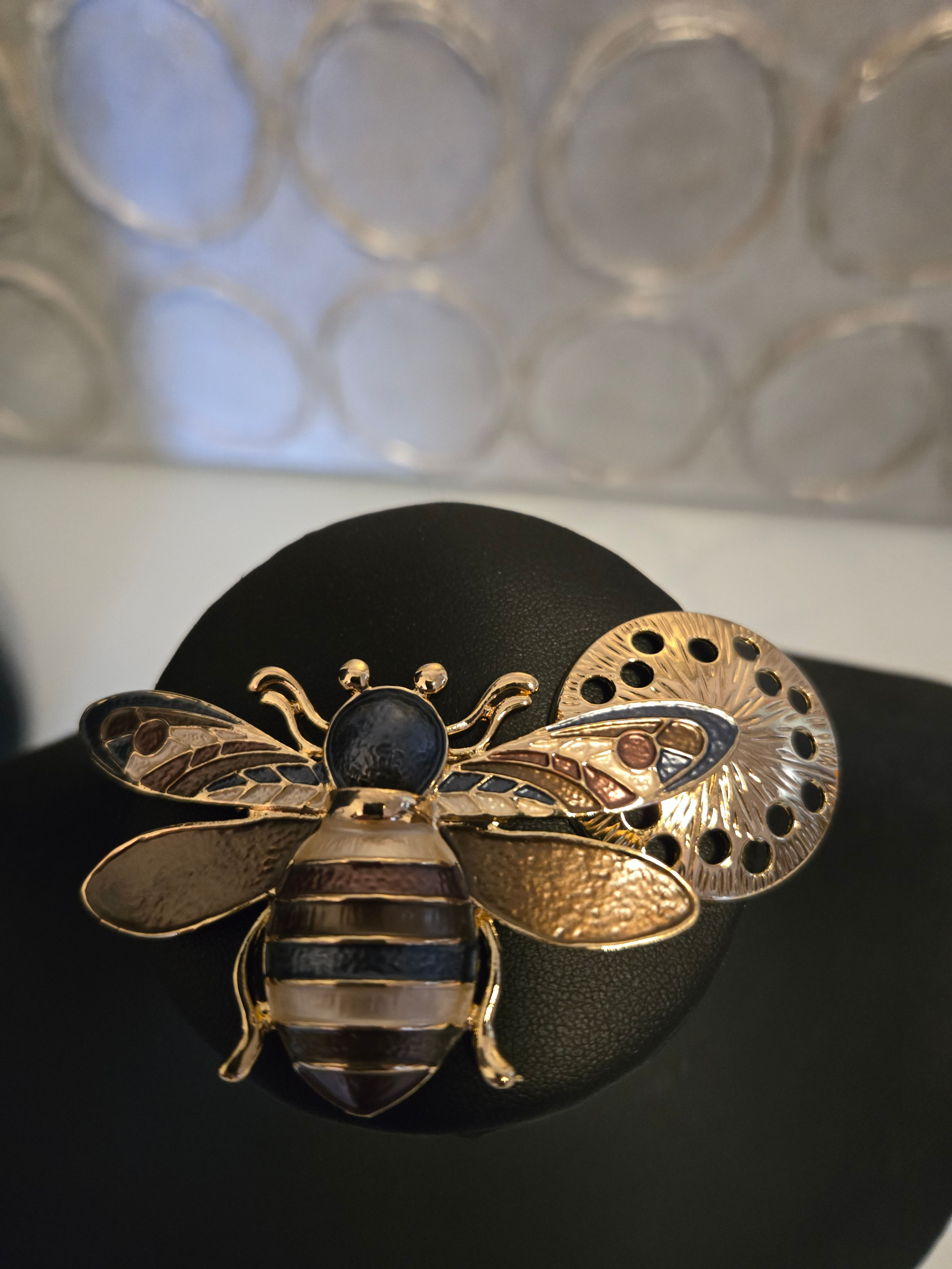 8921  BROWN BEE MAGNETIC BROOCH  SOLD OUT