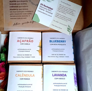 Kit para dia das mães com quatro sabonetes naturais para equilibrio e renovação da pele.