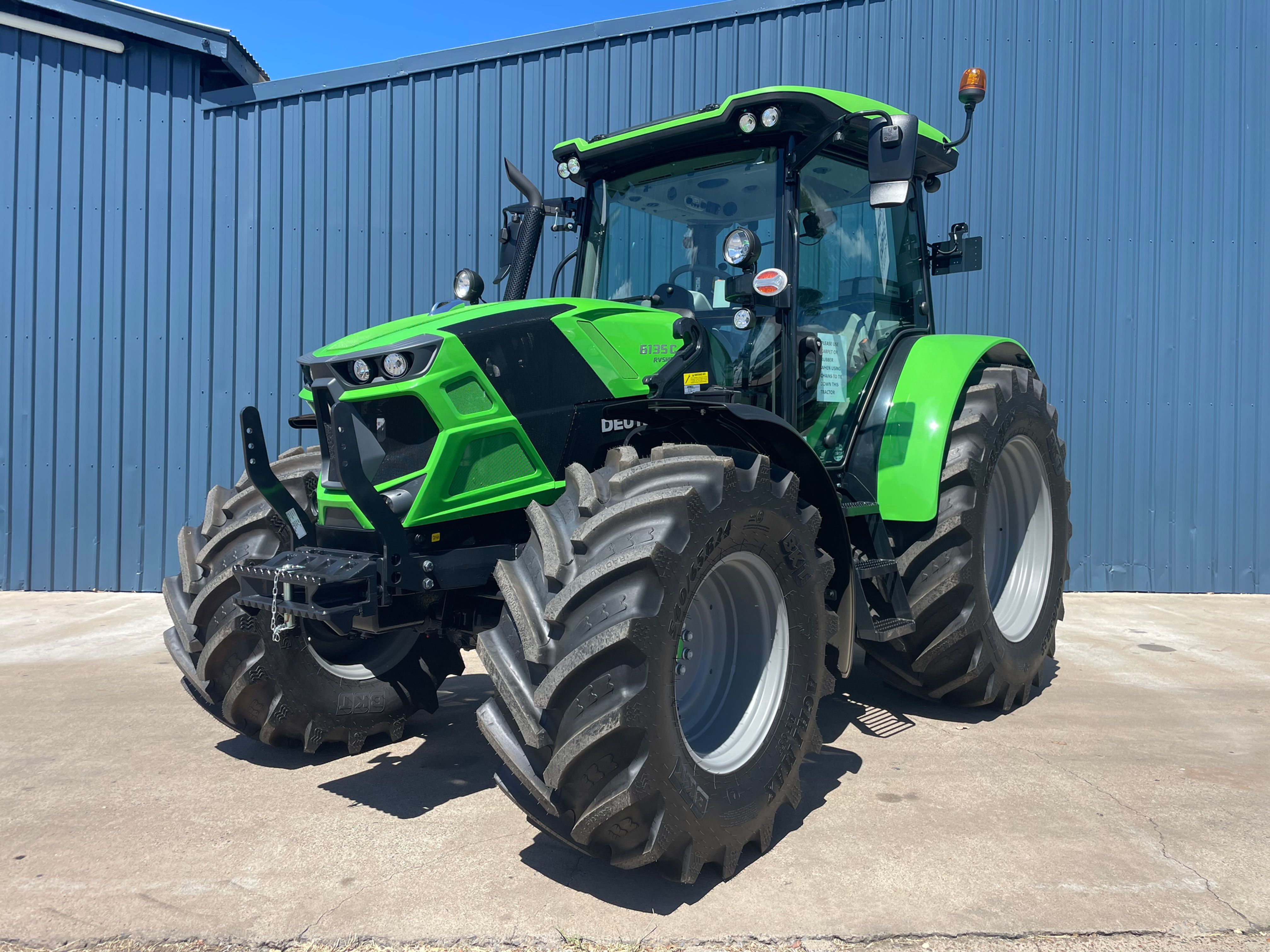 2026 Deutz-Fahr 6135C RV Shift with Stoll FZ39 27 Front End Loader