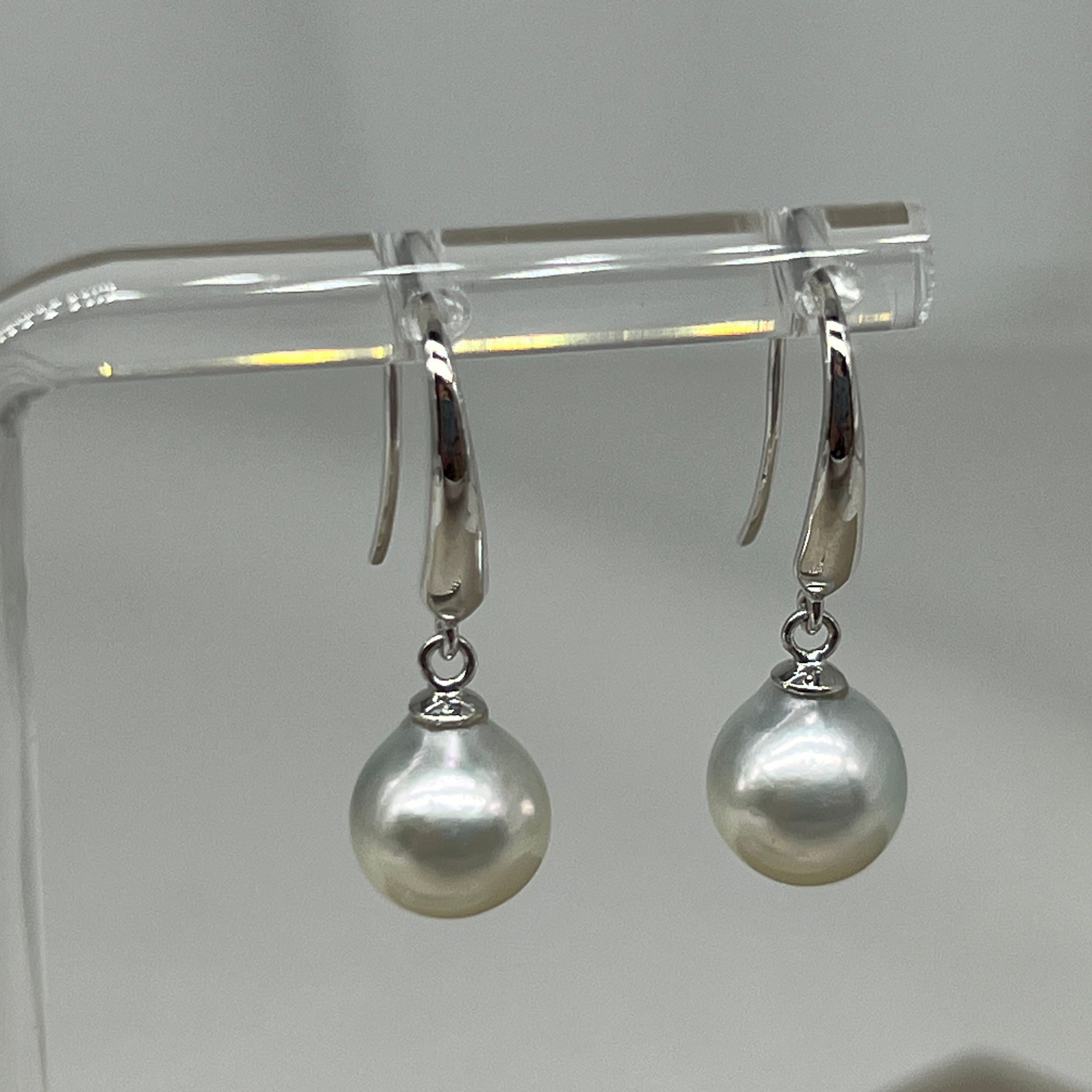 Madama Akoya Hook Earring