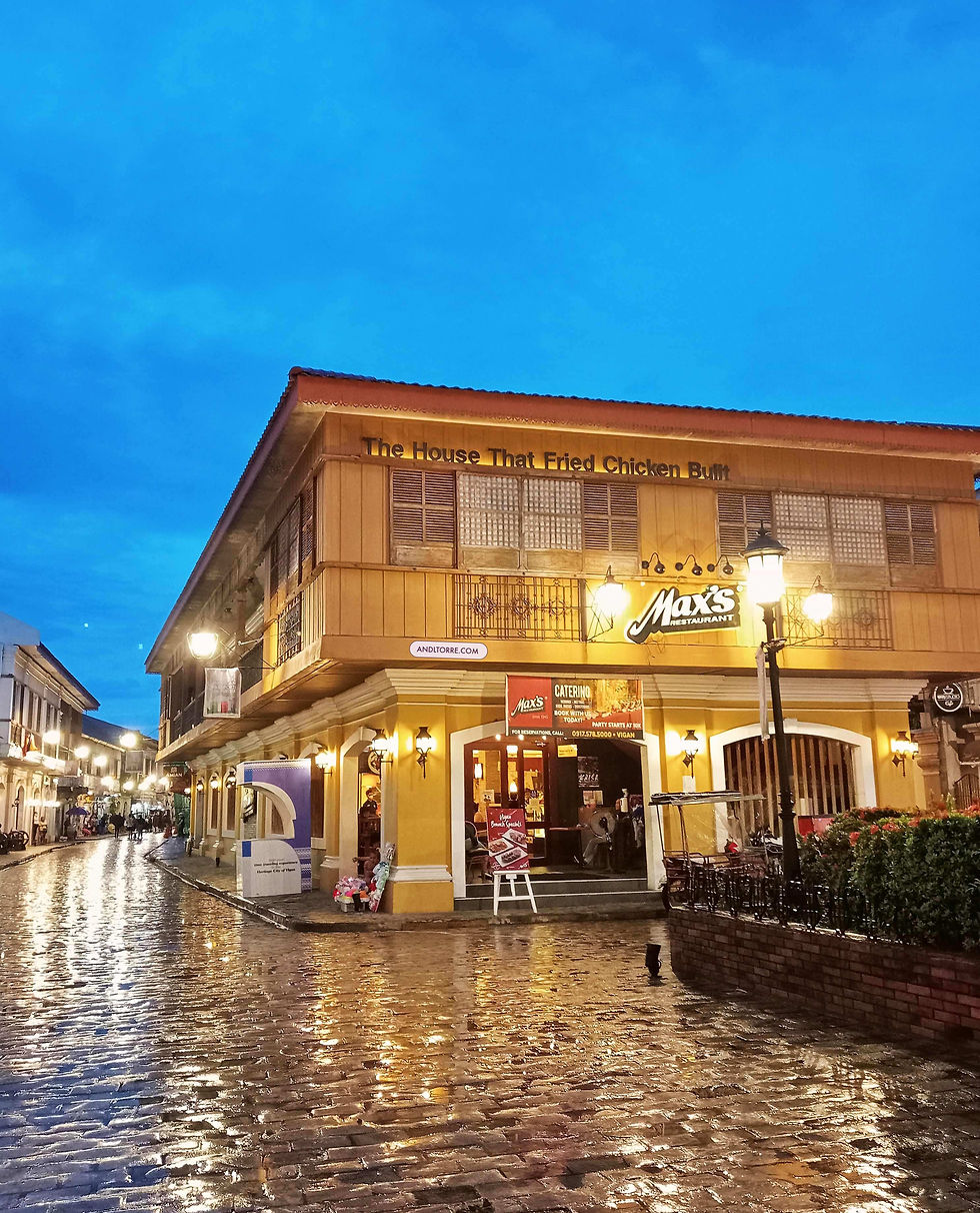 Max's Fried Chicken Restaurant | Calle Crisologo, Vigan | Ilocos Sur Travel | Memento Vivere | A Lifestyle Blog by Andi