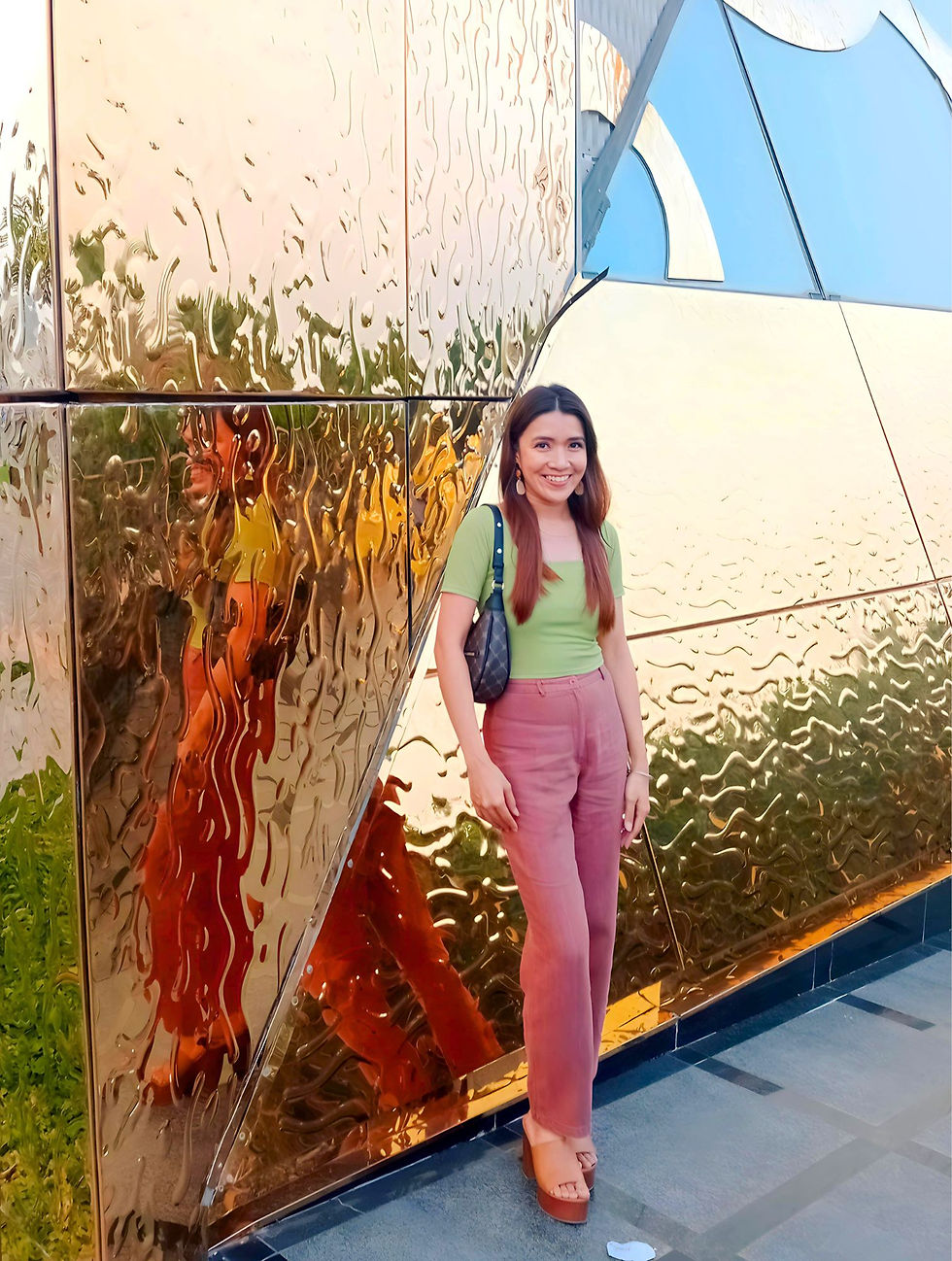Outside Dubai Frame | Memento Vivere | A Lifestyle Blog by Andi