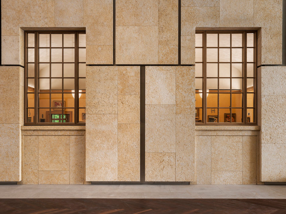 Water-based nature stone paints 