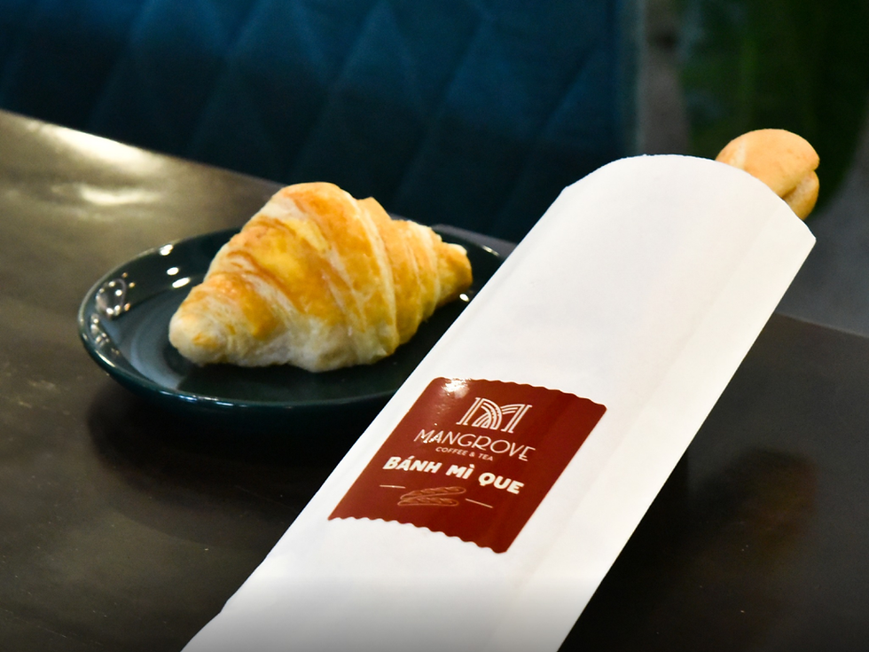 Ghé Mangrove, chọn cho mình một góc ngồi ấm áp, để bánh thơm cùng cà phê đậm vị đánh thức cả ngày dài nha.