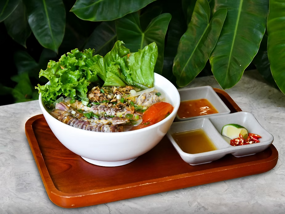 Bún bề bề nóng hổi, ngọt thanh từ hải sản tươi được nhiều du khách yêu thích tại quán cà phê Cần Giờ.