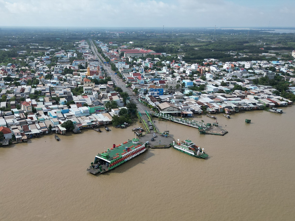 Phà Bình Khánh là một tuyến phà hoạt động trên sông Soài Rạp, kết nối giao thông giữa huyện Nhà Bè với huyện Cần Giờ, Thành phố Hồ Chí Minh. (Ảnh: sưu tầm)