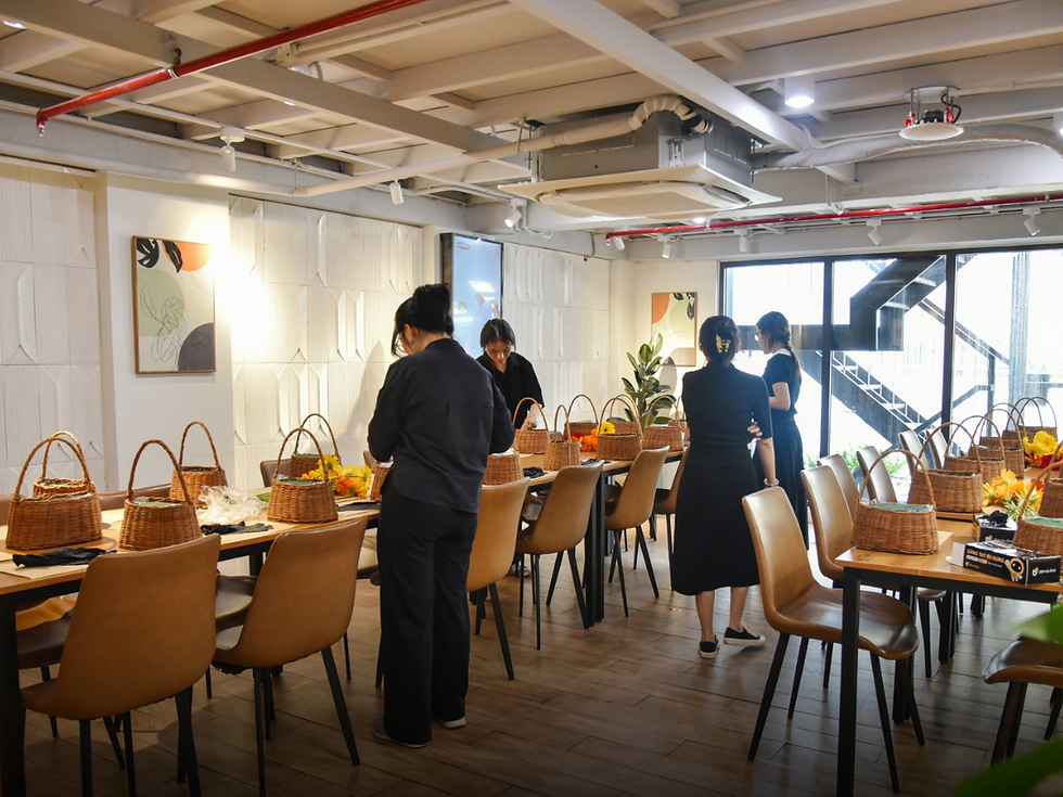 Với nhóm từ 15 người trở lên, bạn sẽ được miễn phí sử dụng không gian workshop trong 3 tiếng.