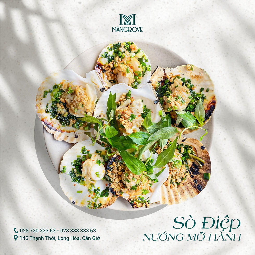 Sò điệp nướng mỡ hành: béo béo hành phi, thơm lừng mùi than nướng, ăn kèm đậu phộng giòn rụm.