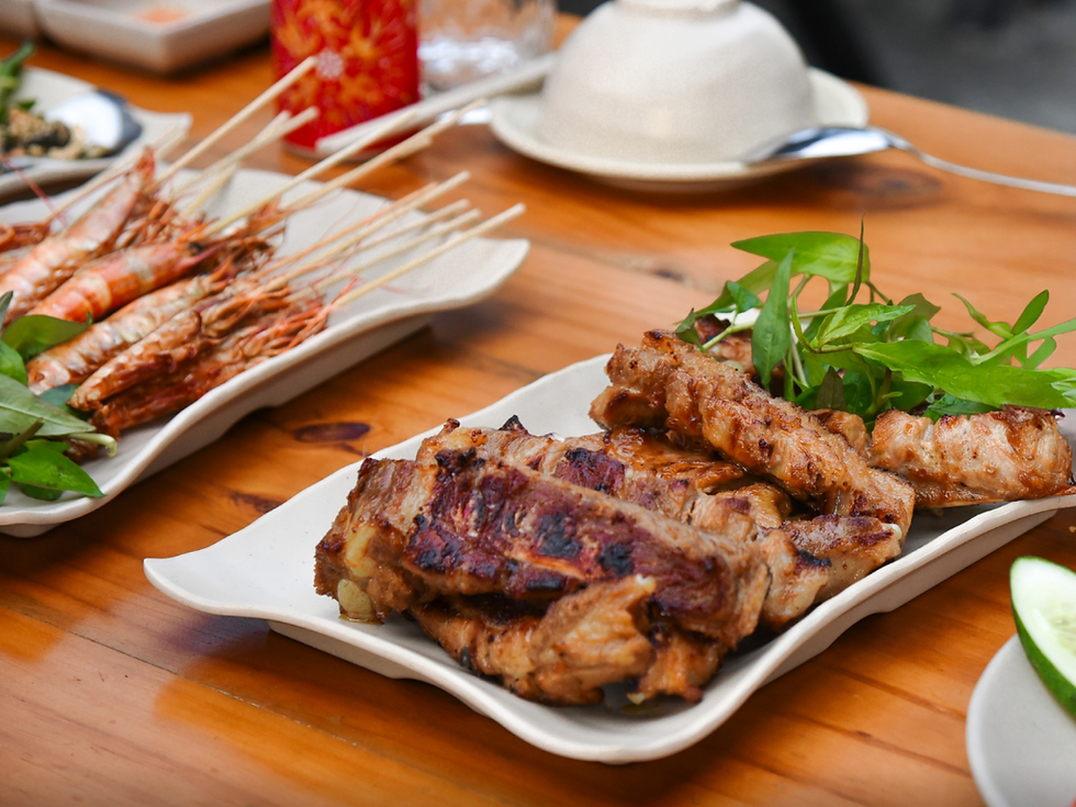 Ngoài hải sản, tiệc nướng BBQ tại Mangrove Garden còn phục vụ đa dạng các món thịt nướng.