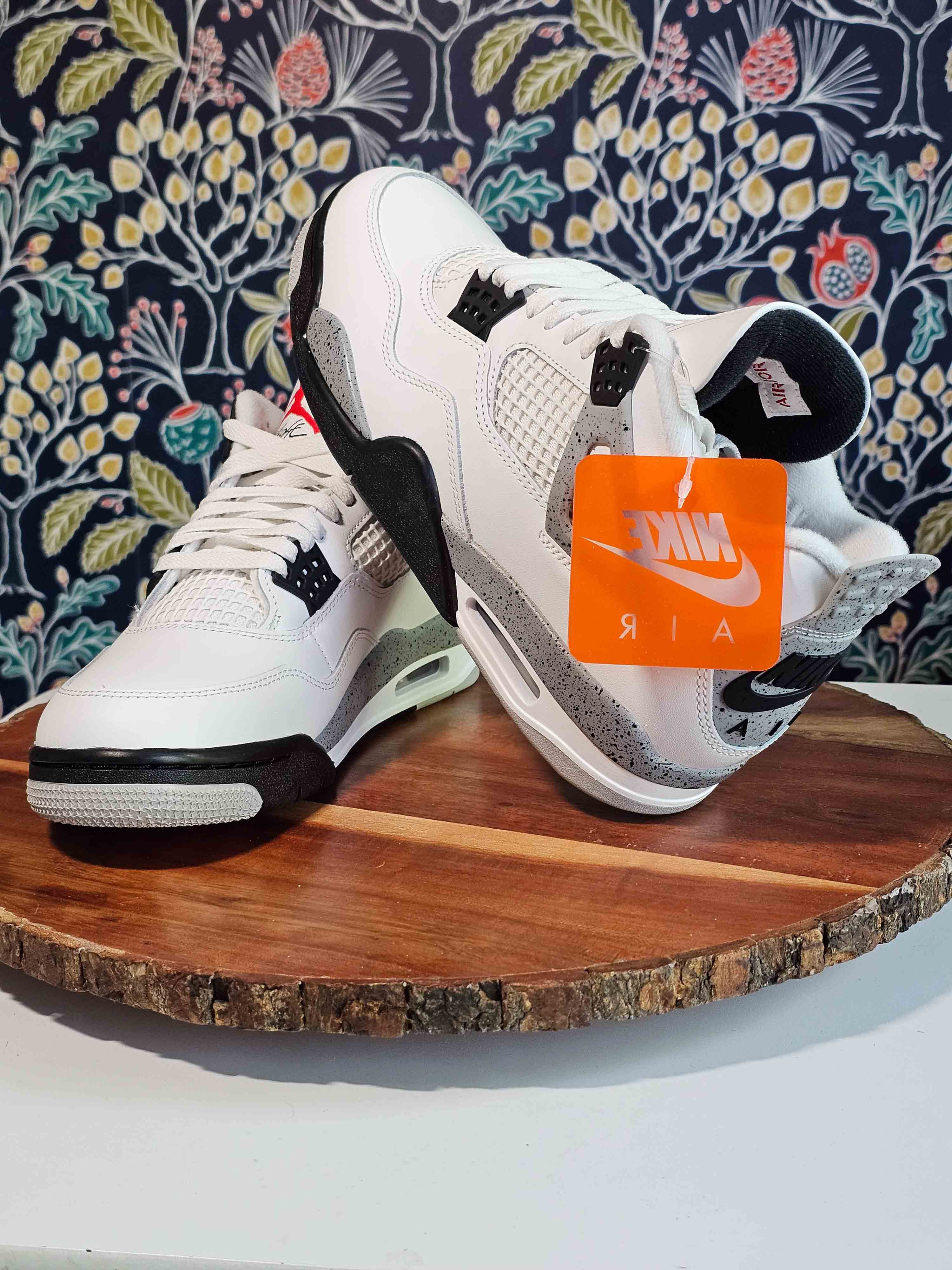 Jordan 4 (White Cement)