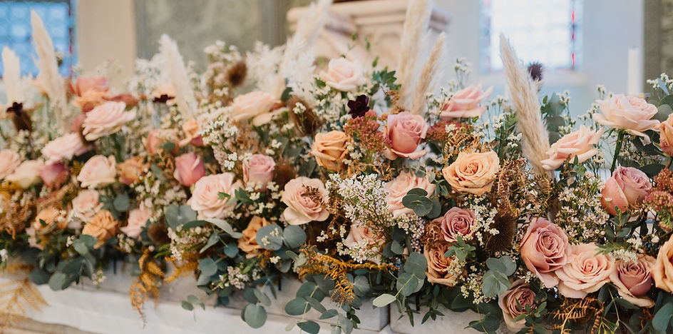 Luxury nude, wild, autumn wedding flowers