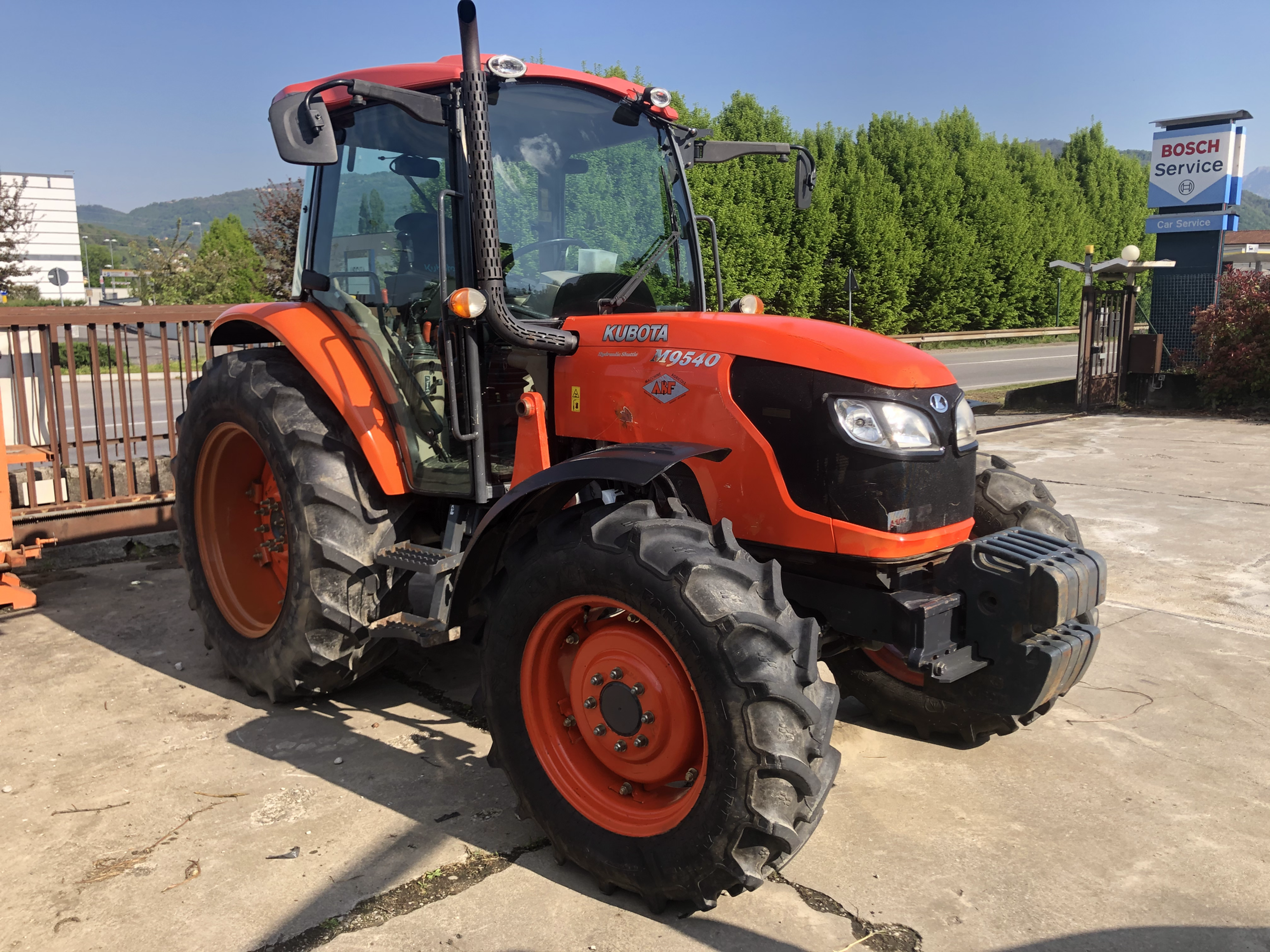 USED - KUBOTA M9540 TRACTOR