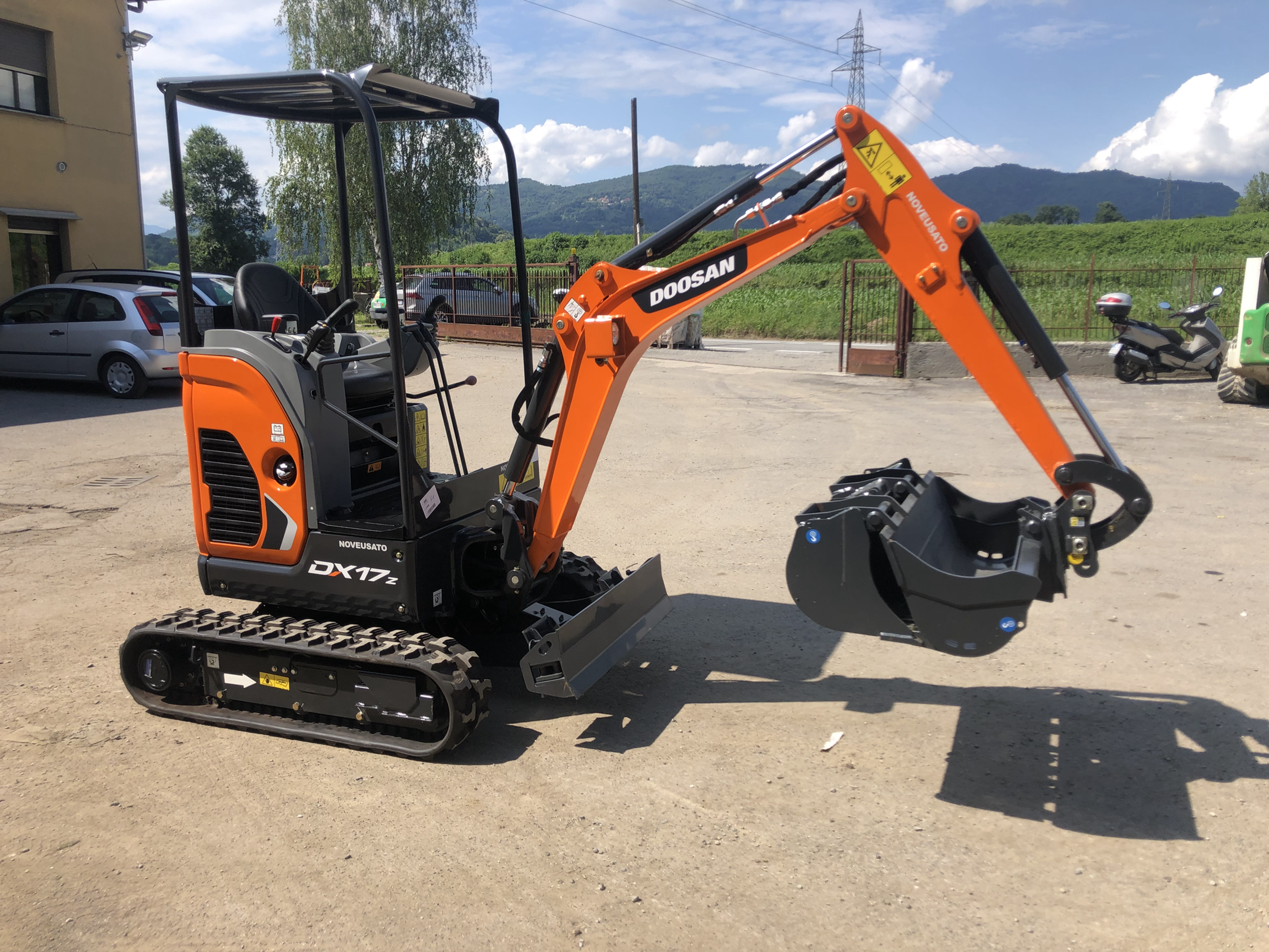 NUOVO - MINI ESCAVATORE DOOSAN DX17Z