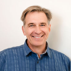 Personal Branding Businessfoto einer Unternehmerin im Fotostudio Berlin – authentisch und professionell