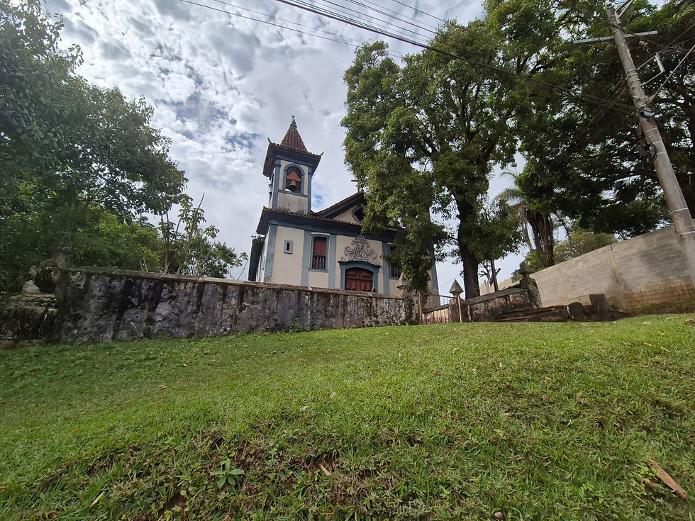 Fotografia de propriedade de William Santos, retratando a Igreja de Nossa Senhora do Rosário, em Santa Rita Durão.