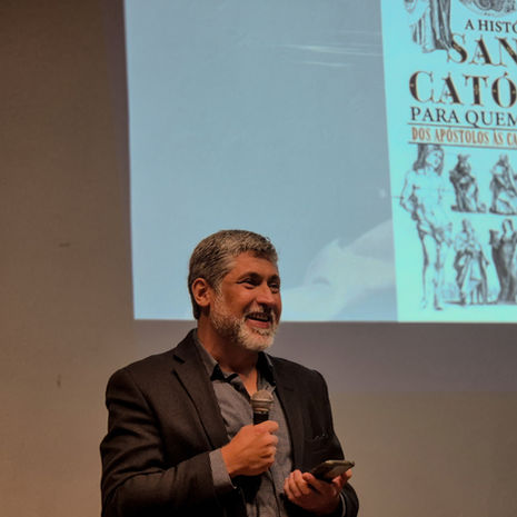 Lançamento de obra sobre a história dos santos reforça vocação cultural de Ouro Preto