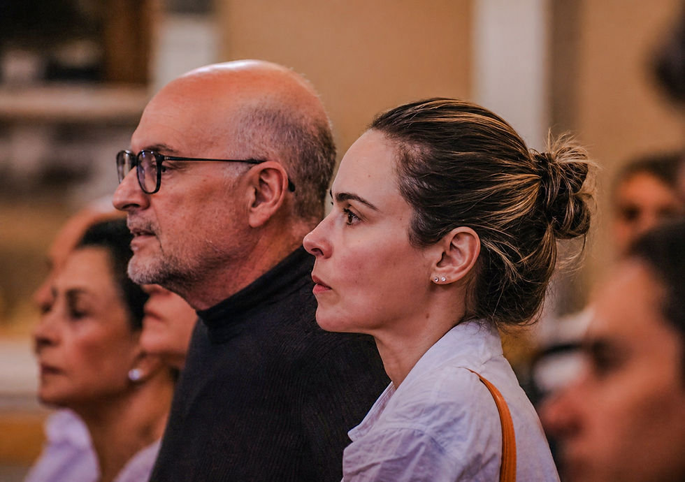 Ana Paula Renault participa de missa de sétimo dia do pai na Basílica Nossa Senhora de Lourdes, em Belo Horizonte