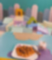 Essen während die Kinder Spielen