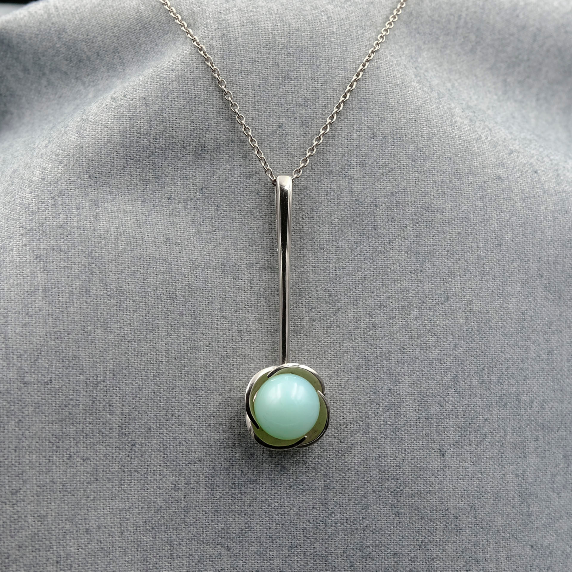 Blumen 18 vedhæng i hvidguld