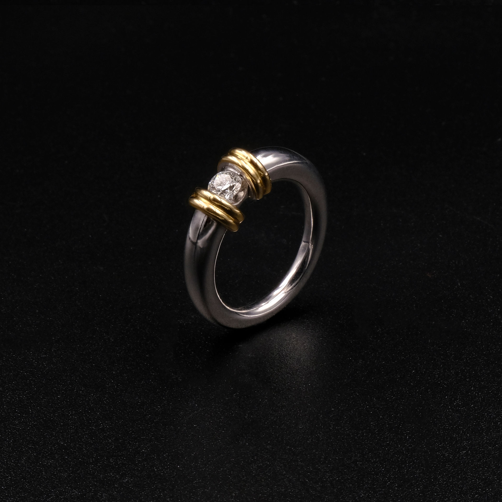 Solitaire ring i hvidguld poleret  m. brillant 0,25 ct