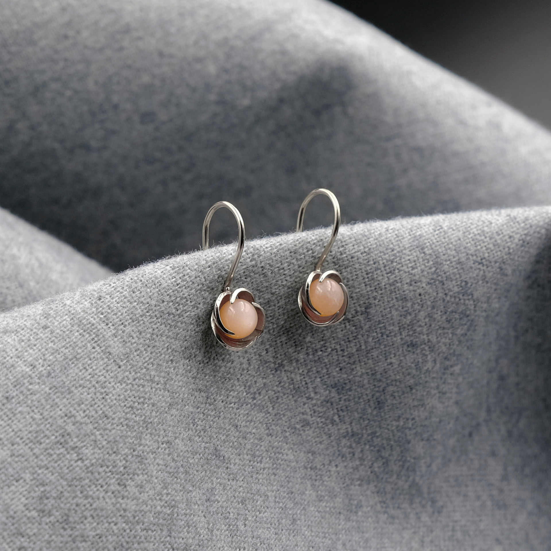 Blumen ørebøjler 6 armring i hvidguld