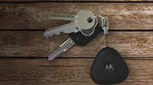 Motorola keylink- the best possible way to keep your smartphone and keys safe