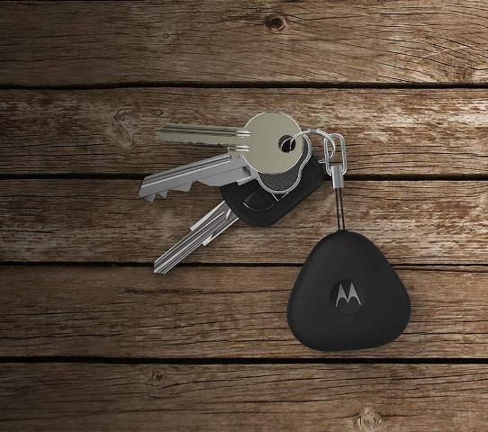 Motorola keylink- the best possible way to keep your smartphone and keys safe