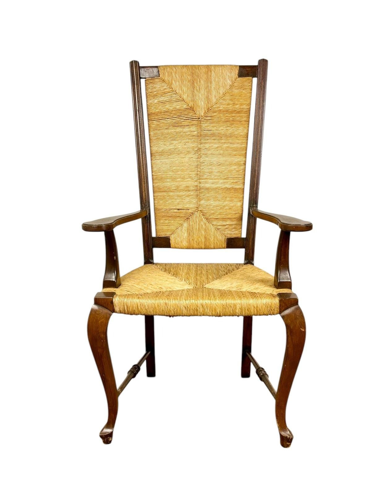 Sillón estilo Reina Ana Circa 1.930.