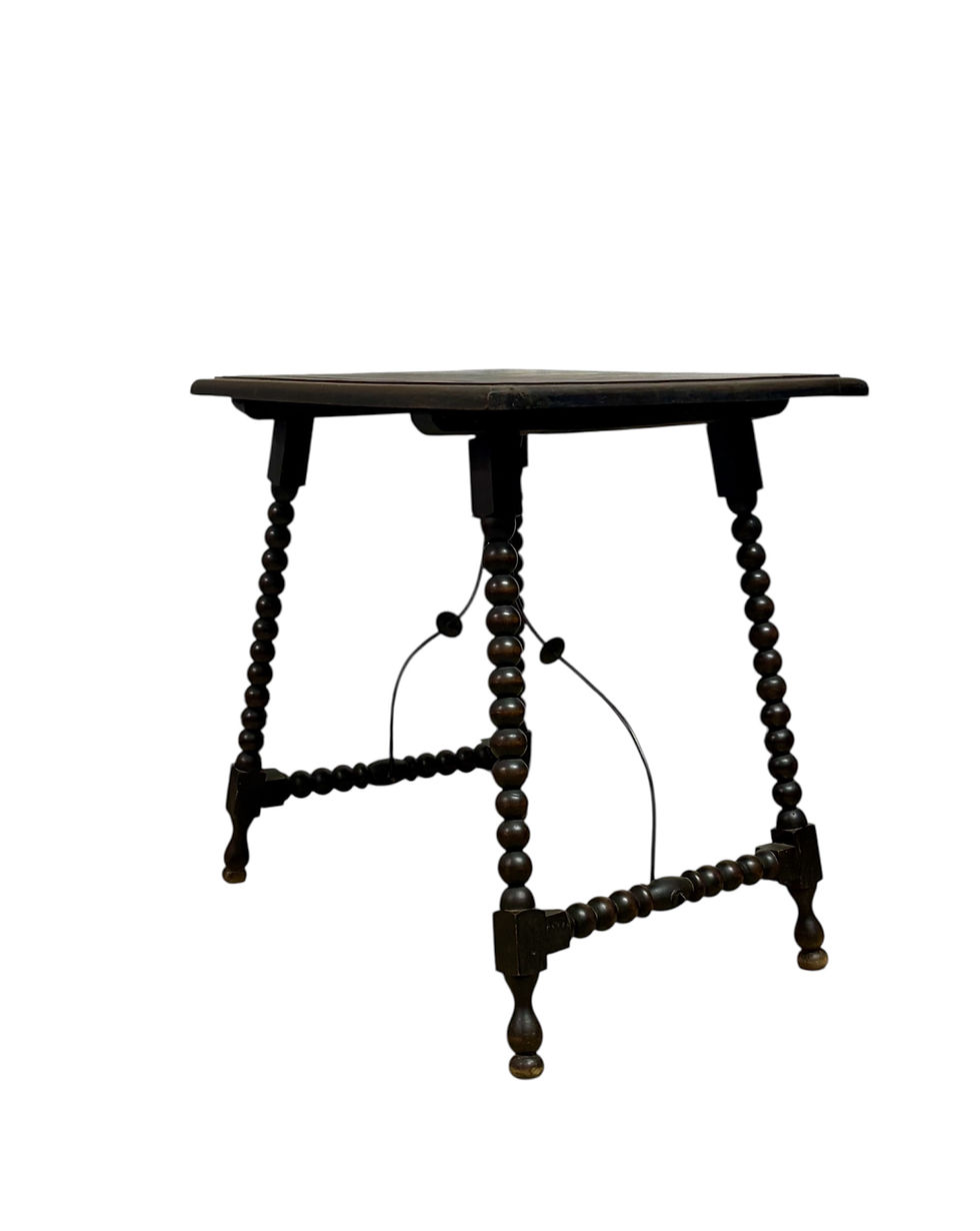 Miniatura: Mesa auxiliar española Circa 1.880. 