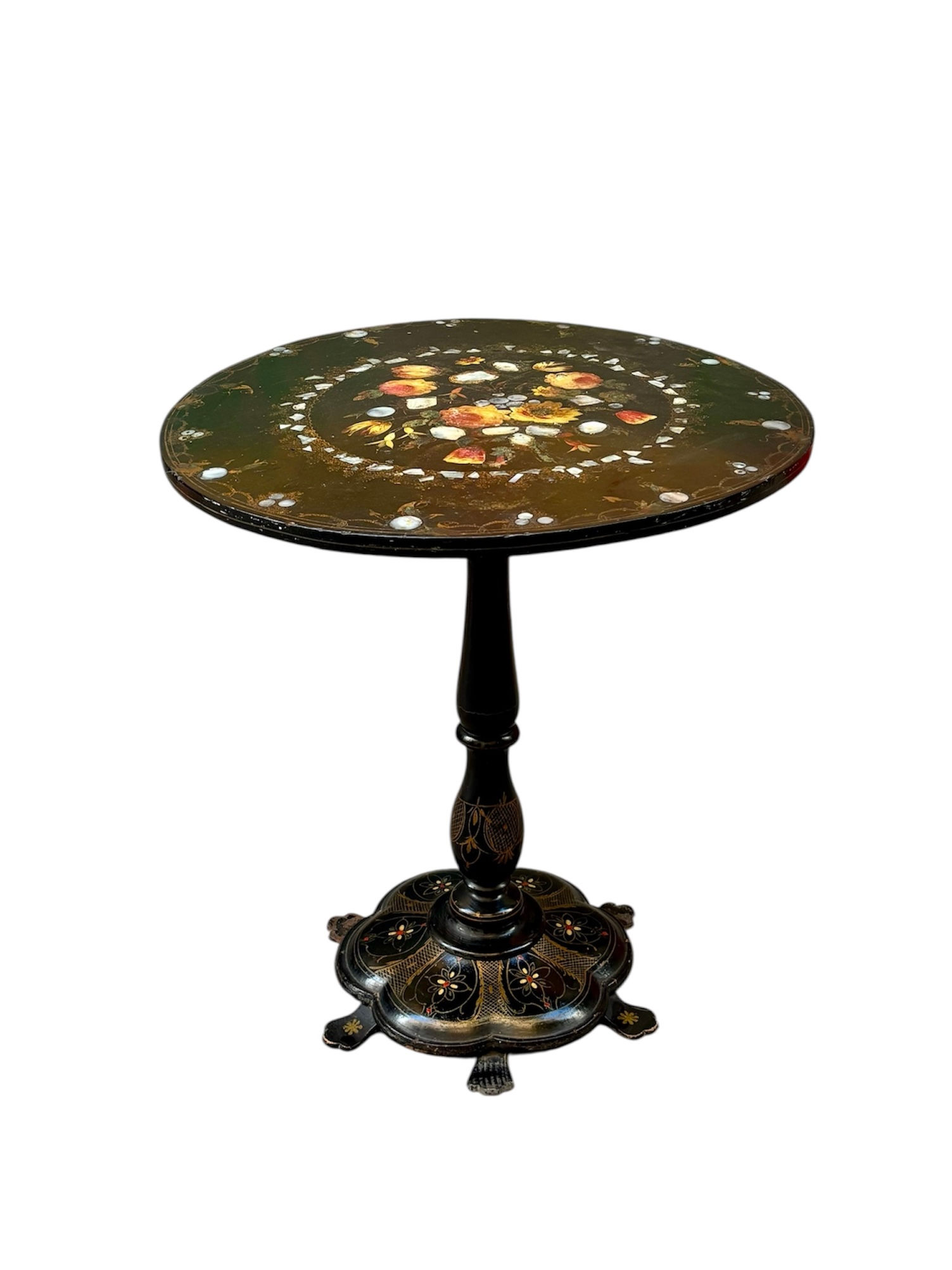 Mesa auxiliar/velador Circa 1.890.