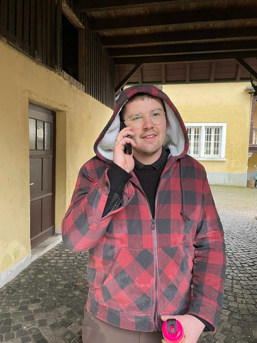 Bagger im Einsatz bei der Drogenhilfe Weitblick. Effizientes Arbeiten im Rahmen der Holzernte.