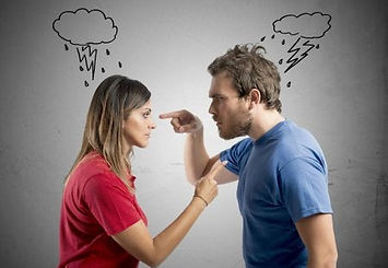 pareja-discutiendo-reproches-450x322.jpg
