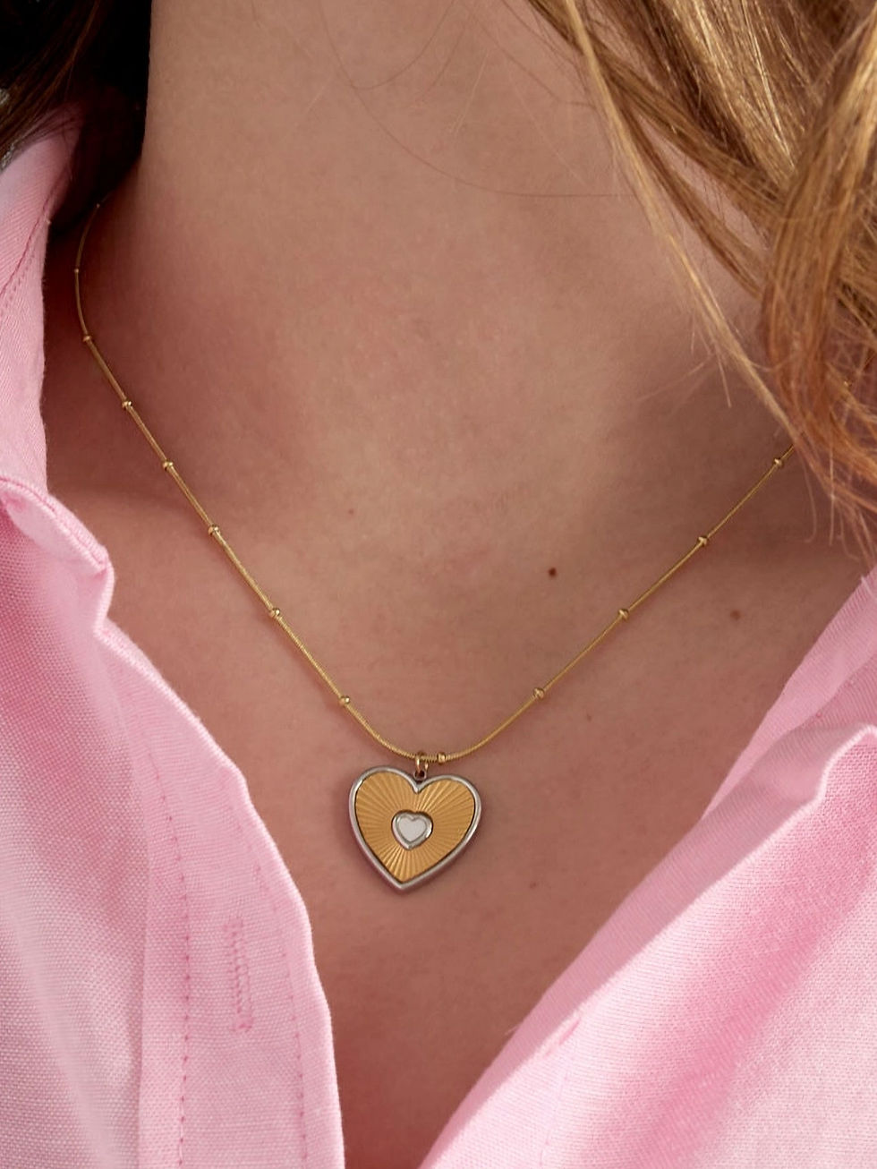 Camille Herzkette mit Anhänger aus Edelstahl in Gold von Sabibel Jewelry