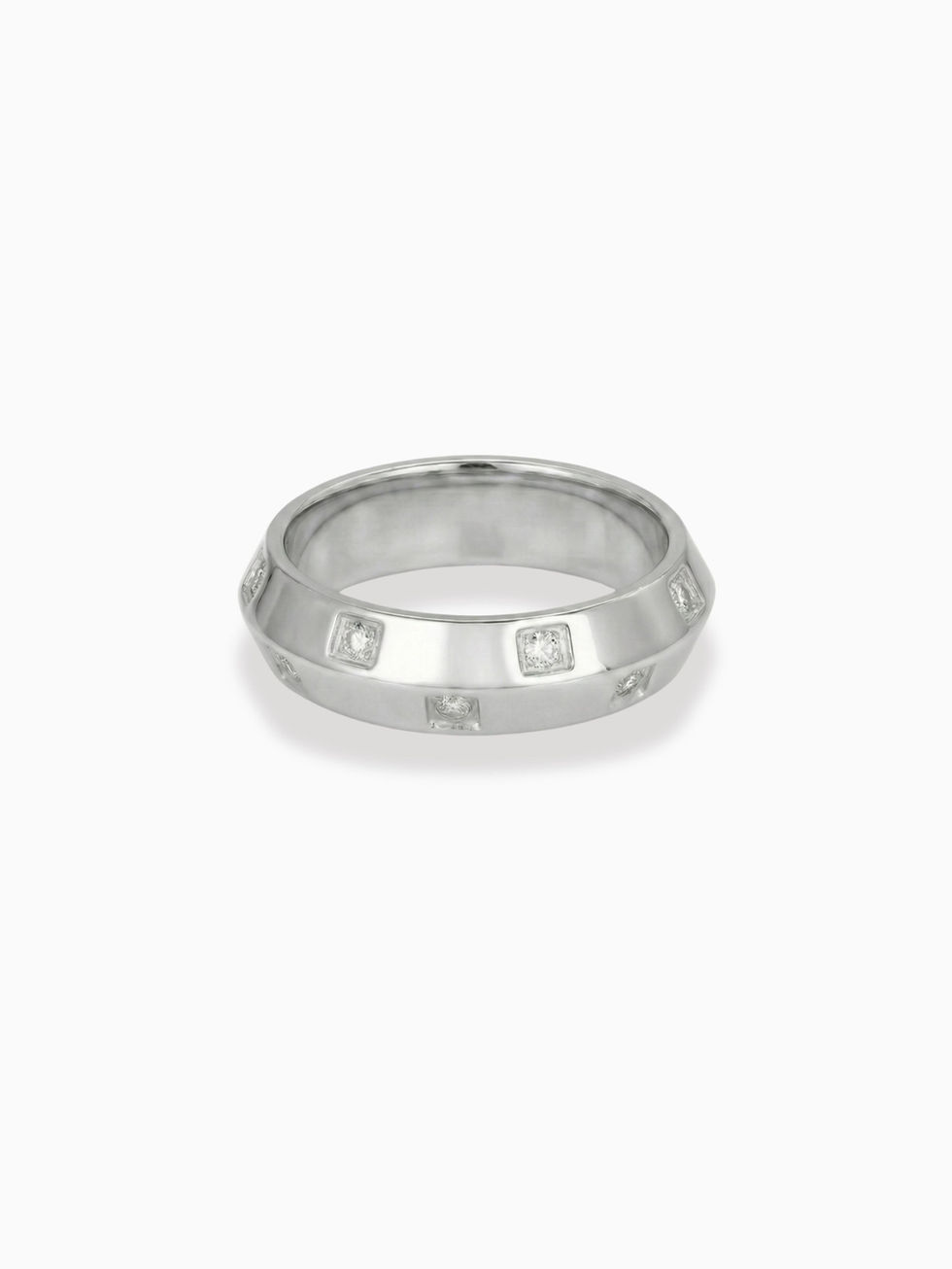 Silberner Casie Ring aus poliertem Edelstahl mit funkelndem Steinbesatz und robuster PVD-Beschichtung