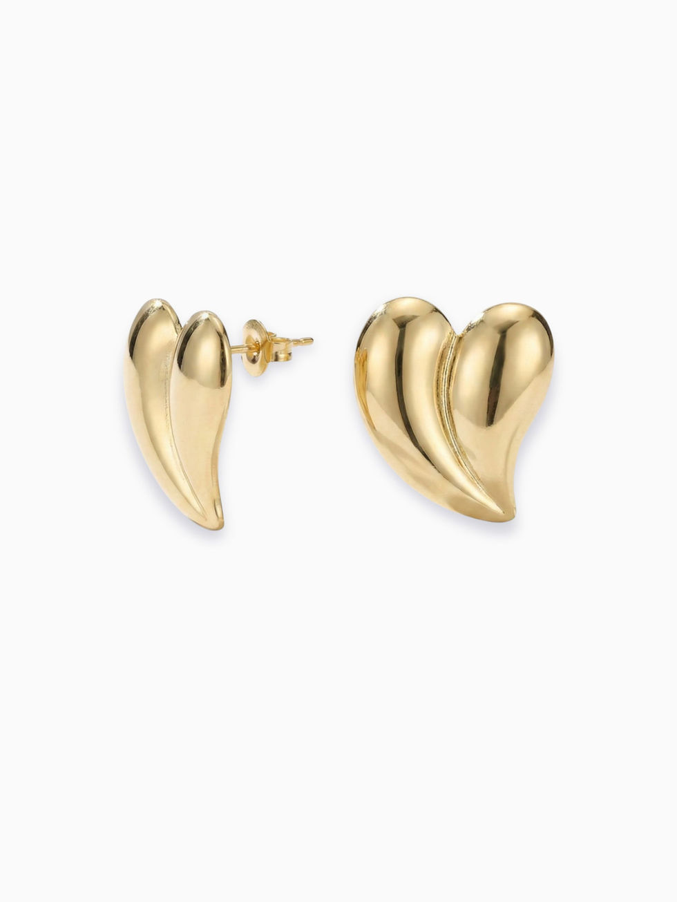 Goldene Juliana Herz-Ohrstecker aus Edelstahl – bauchiges, fließendes Puffy-Design auf weißem Grund.