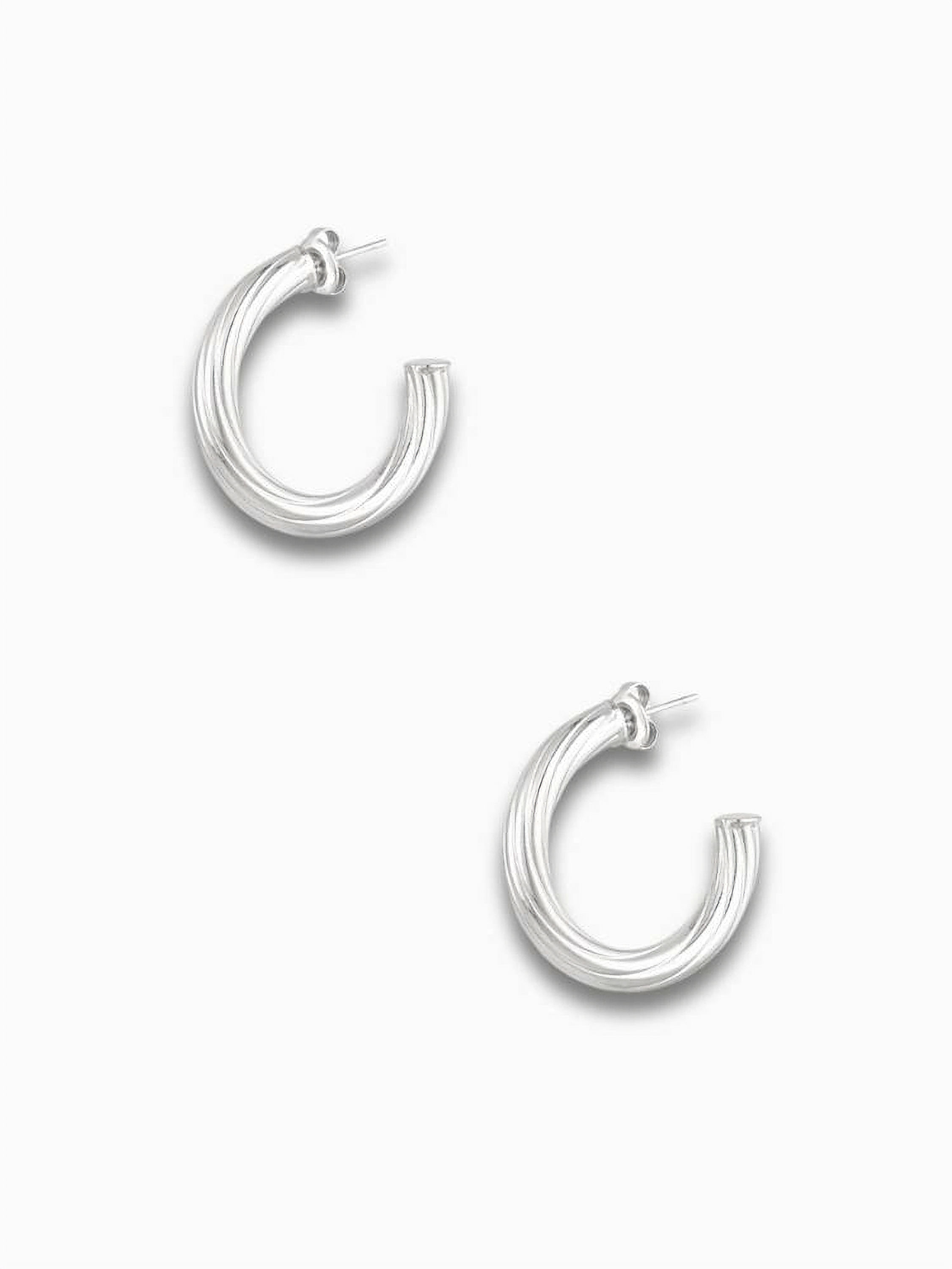 Sabibel Lenora Ohrringe Silber: Hochwertige Edelstahl-Creolen mit raffinierter gedrehter Textur.