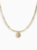 Goldene Sutton Halskette aus Edelstahl mit runder Gliederkette und Sonnenstrahl-Anhänger inklusive Muschel-Inlay.