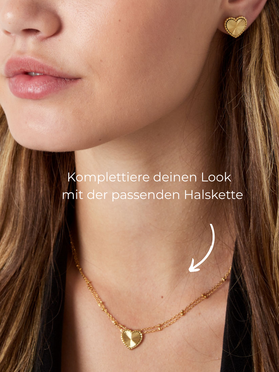 Die Eridania Ohrstecker kombiniert mit der passenden Herz-Halskette für ein perfektes Schmuck-Set.