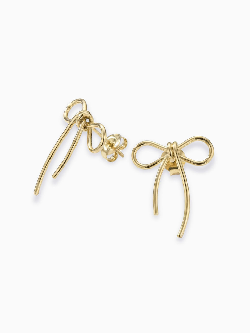 Goldene Siriela Ohrringe aus Edelstahl – filigranes Schleifen-Design mit langen Enden auf weißem Grund.