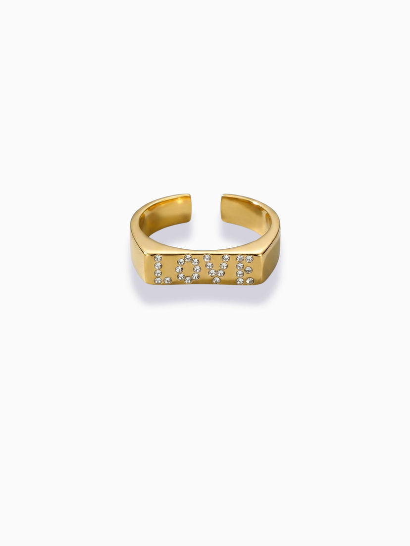 Goldener Love Ring aus Edelstahl mit "LOVE"-Schriftzug aus funkelnden Strass-Steinen.