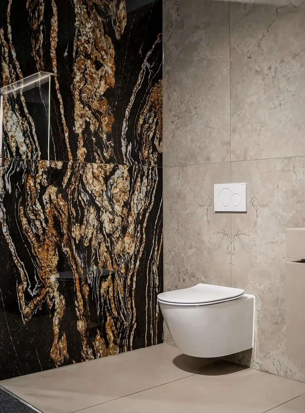 Ausstellung_Freischwebende_Toilette.webp