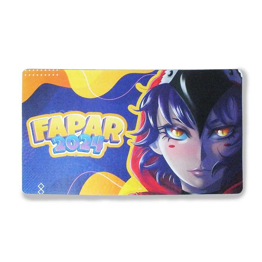 mousepad com fundo abstrato de cores frias e logotipo do fapar com a mascote posando ao lado