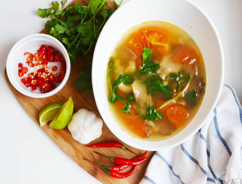 Spicy Lemongrass Soup With Mushrooms and Tomato
