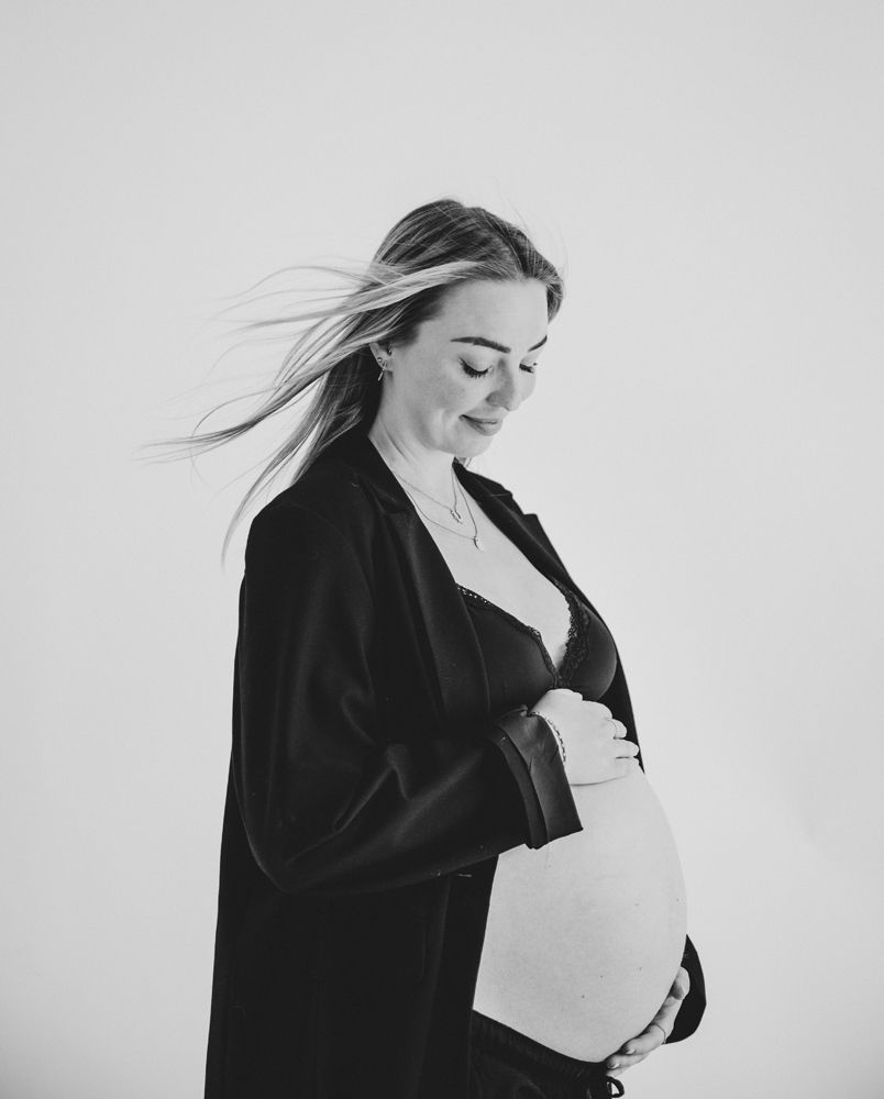 Ästhetisches Babybauchshooting
