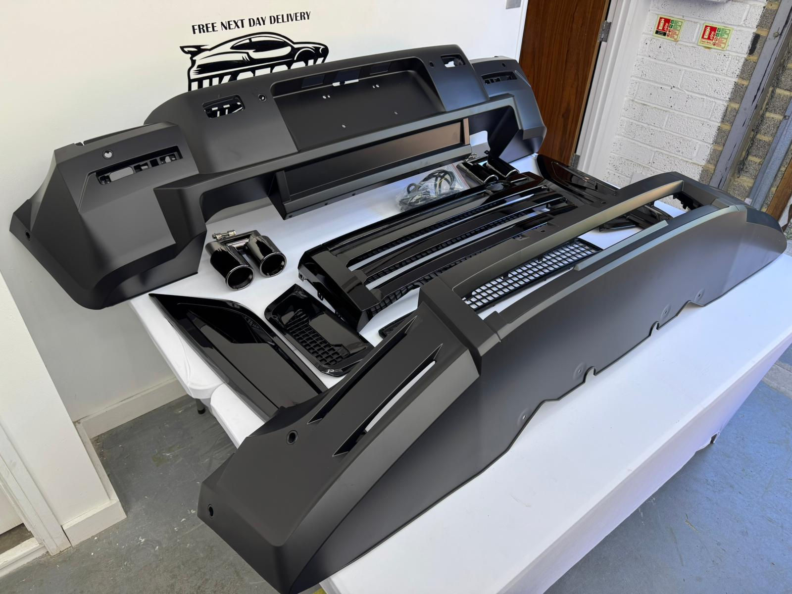 LM Bodykit - Gloss Black