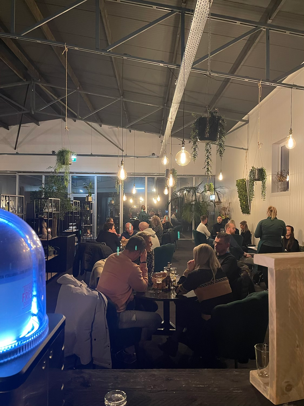 Thumbnail: Hapjes proeverij in proeflokaal.