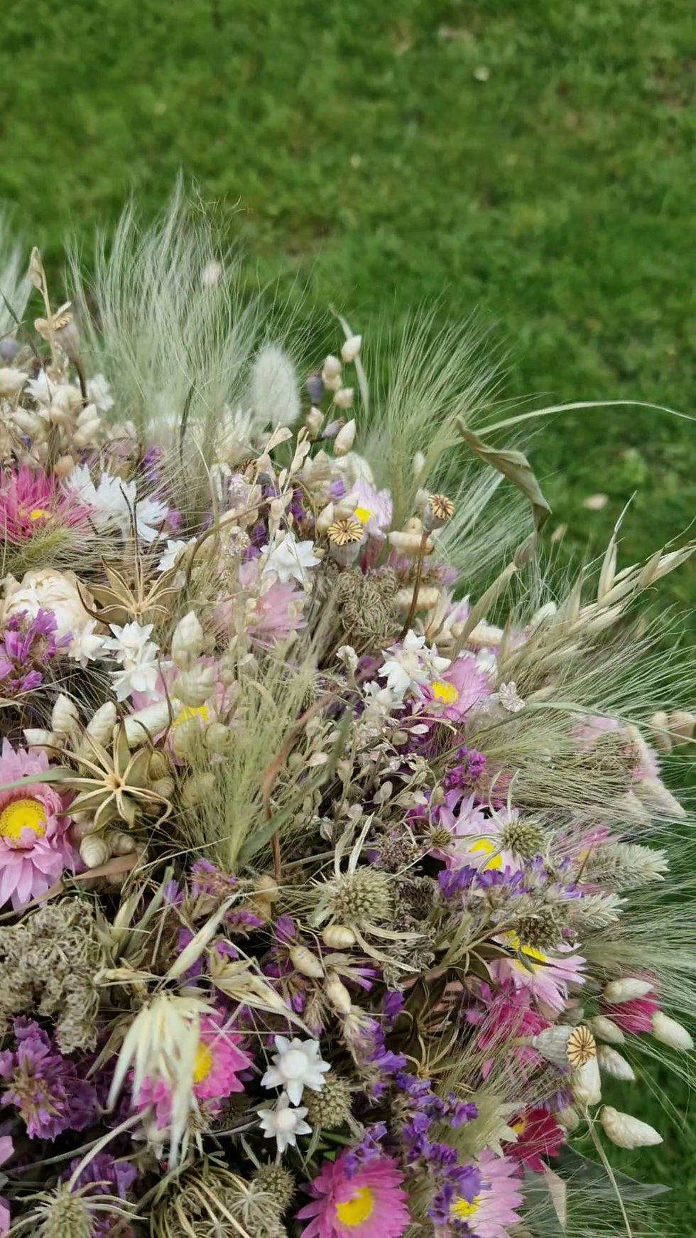 Thumbnail: Romantic date- large, dried flowers arrangement